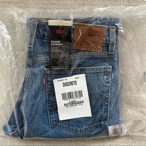 Levi Wedgie straight  29x28 still in bag